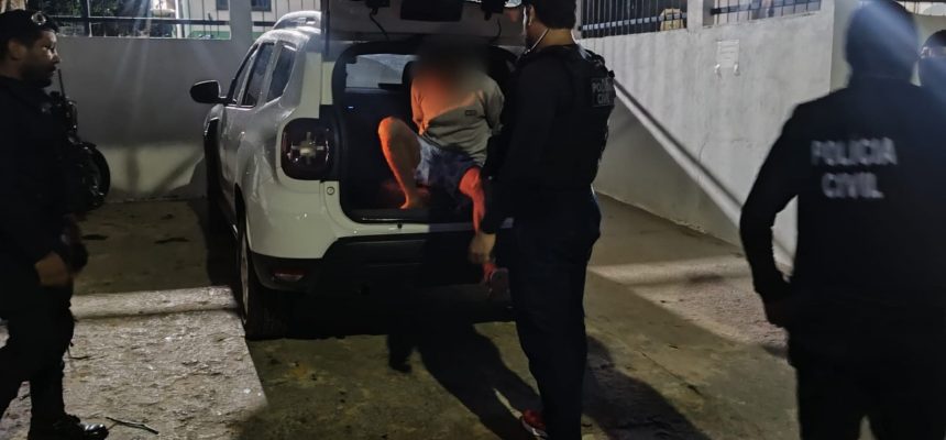A Polícia Civil do Amazonas (PC-AM), por meio da 58ª Delegacia Interativa de Polícia (DIP) de Uarini (a 565 quilômetros de Manaus), com apoio da Guarda Civil Municipal (GCM), cumpriu, nesta segunda-feira (24), um mandado de prisão preventiva contra Israel de Oliveira Aquino, de 41 anos, conhecido como Ceará, pelo crime de tortura cometido em novembro de 2024, em uma via pública do município. Ele também tinha condenação por tráfico de drogas.