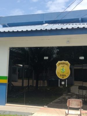 A Polícia Civil do Amazonas (PC-AM), por meio da 58ª Delegacia Interativa de Polícia (DIP) de Uarini (a 565 quilômetros de Manaus), com o apoio da Guarda Civil Municipal (GCM), cumpriu, no sábado (17/05), mandado de prisão preventiva contra Normando Lima Inhuma, de 27 anos, pelos crimes de tortura, tráfico de drogas e associação para o tráfico. A prisão foi realizada no bairro Novo, naquele município.
