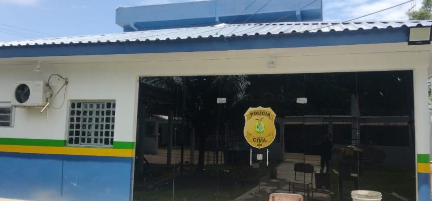 A Polícia Civil do Amazonas (PC-AM), por meio da 58ª Delegacia Interativa de Polícia (DIP) de Uarini (a 565 quilômetros de Manaus), com o apoio da Guarda Civil Municipal (GCM), cumpriu, no sábado (17/05), mandado de prisão preventiva contra Normando Lima Inhuma, de 27 anos, pelos crimes de tortura, tráfico de drogas e associação para o tráfico. A prisão foi realizada no bairro Novo, naquele município.