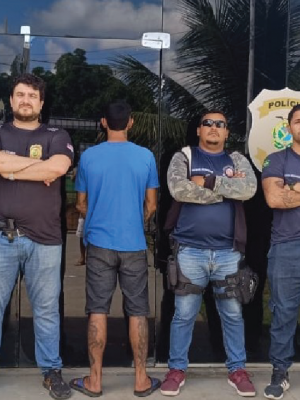 A Polícia Civil do Amazonas (PC-AM), por meio da 58ª Delegacia Interativa de Polícia (DIP) de Uarini (a 565 quilômetros de Manaus), em ação conjunta com a Guarda Civil Municipal (GCM), cumpriu, na terça-feira (27/05), um mandado de prisão preventiva em nome de Wilas Barbosa de Souza, 29, conhecido como “Bacu”, pelo homicídio qualificado de Antônio Neto Saldanha Santos, que tinha 24 anos.