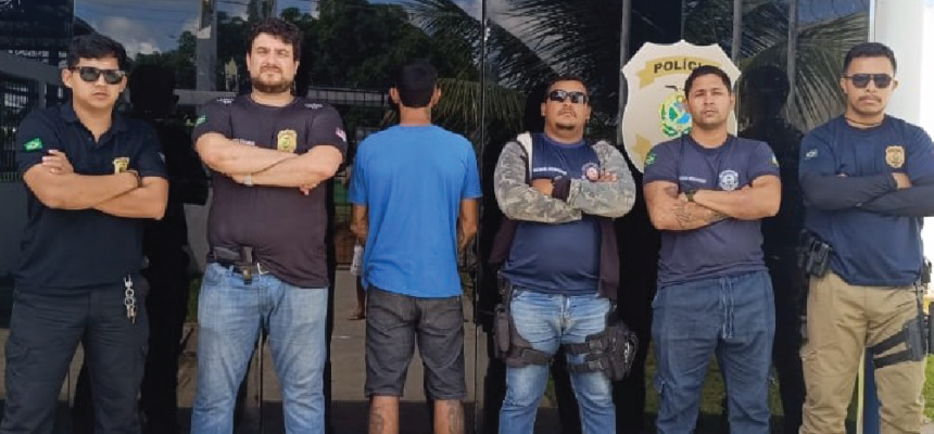 A Polícia Civil do Amazonas (PC-AM), por meio da 58ª Delegacia Interativa de Polícia (DIP) de Uarini (a 565 quilômetros de Manaus), em ação conjunta com a Guarda Civil Municipal (GCM), cumpriu, na terça-feira (27/05), um mandado de prisão preventiva em nome de Wilas Barbosa de Souza, 29, conhecido como “Bacu”, pelo homicídio qualificado de Antônio Neto Saldanha Santos, que tinha 24 anos.