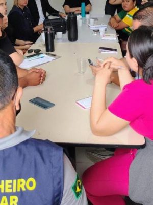 Com o objetivo de reforçar a integração entre os órgãos da rede de proteção, o Ministério Público do Amazonas (MPAM) promoveu, na quarta-feira (17), uma reunião interinstitucional em Uarini. O encontro foi conduzido pela Promotoria de Justiça do município e contou com a participação do Conselho Tutelar, além de entidades ligadas à saúde, educação e assistência social.