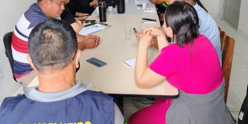 Com o objetivo de reforçar a integração entre os órgãos da rede de proteção, o Ministério Público do Amazonas (MPAM) promoveu, na quarta-feira (17), uma reunião interinstitucional em Uarini. O encontro foi conduzido pela Promotoria de Justiça do município e contou com a participação do Conselho Tutelar, além de entidades ligadas à saúde, educação e assistência social.